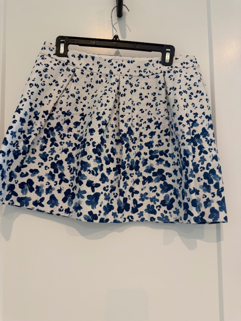 Banana Republic Blue and White Floral Mini Skirt Size 10 with Pockets